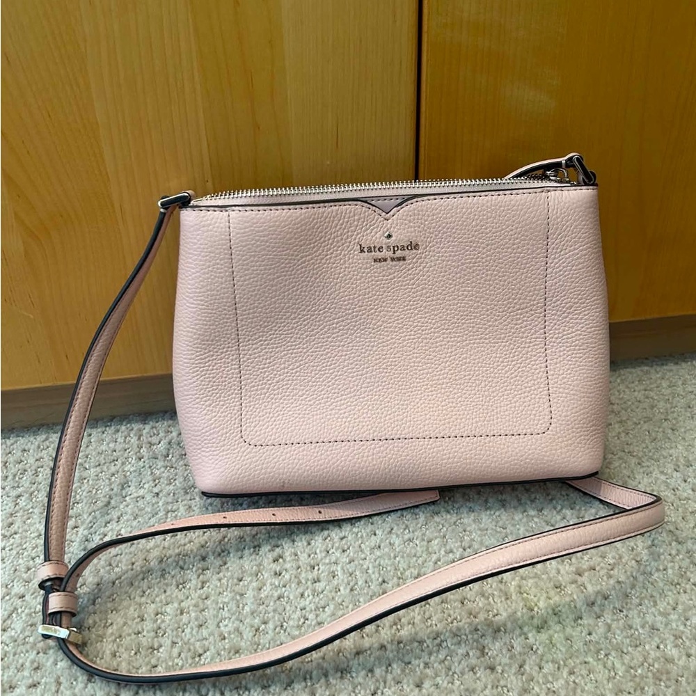 New kate spade blush pebbled leather crossbody with gold logo